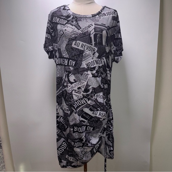 No Boundaries Graphic Short Sleeve Tunic Top Size XXXL (21) - Picture 1 of 8